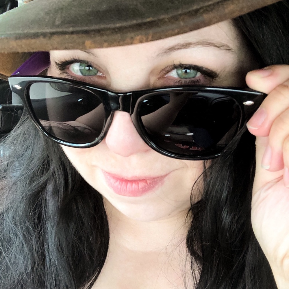 Meet your Posher, Cairine